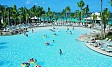 Resort leži na konici znamenite Palm Dubai in je zgrajen po vzoru potopljene Atlantide.