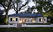 V dolini Franschhoek se nahaja eden najstarejših vinogradov na rtu. Zgodovinska, z veliko ljubeznijo do podrobnosti urejena posest povezuje južnoafriško kmečko tradicijo z modernim stilom.