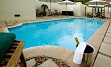 V angleškem stilu zgrajen hotel se nahaja v središču vinogradov, v rodovitni dolini Devon. V restavraciji Flavours vam nudijo najboljše narodne jedi in vina te pokrajine. Od tukaj se lahko odpravite do znanih vinogradov.