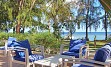 Priljubljen, manjši, družinsko voden hotel se nahaja tik ob morju.