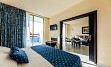 Hotel se nahaja na odlični lokaciji v središču Playe de Las Americas. Opremljen je v barvah mediterana in se ponaša z velikim bazenom.