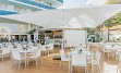 Hotel se nahaja na odlični lokaciji v središču Playe de Las Americas. Opremljen je v barvah mediterana in se ponaša z velikim bazenom.