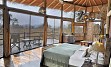 Ekscentričen, pa vendar luksuzen lodge je obdan z orjaškimi baobab drevesi in se nahaja na obrobju NP Tarangire.
