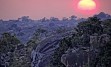 Ekscentričen, pa vendar luksuzen lodge je obdan z orjaškimi baobab drevesi in se nahaja na obrobju NP Tarangire.