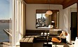 Hotel se nahaja v Downtownu Manhattna, v soseski Meatpacking in s svojo posebno arhitekturo izstopa iz okolice.