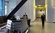 Hotel se nahaja v bližini Broadwaya in Times Squera, v bližini številnih mestnih znamenitosti.
