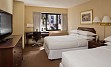 Hotel se nahaja v središču mesta, med Central parkom in Times Squarom. V bližini se nahajajo tudi 5. avenija s prestižnimi trgovinami, Rockefeller center in Broadway.