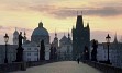 Sprehodili se bomo po trgu z znano astronomsko uro ORLOY, ogledali staro univerzo, židovsko četrt, znameniti KARLOV MOST s spomeniki svetnikov, spomenik Janu HUSU, VACLAVSKE NAMESTI ...