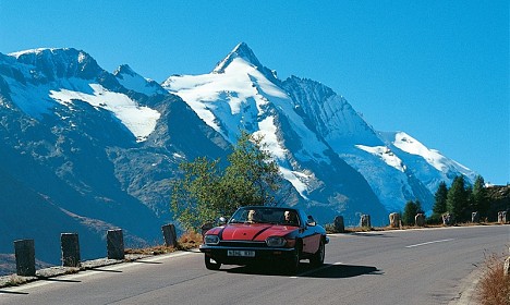 Grossglockner, najvišja gora Avstrije in nejvečja ledena jama na svetu, Eisriesenwelt, ki je dolga več kot 42 km.