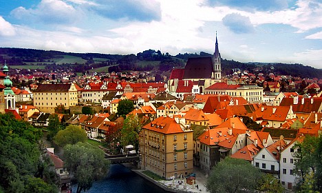 Skupaj bomo odkrivali čare Telča, Jindrichovega Hradca, Trebona, Čeških Budejovic, Hluboka, Piska, si privoščili pivo v pivovarni Budvar, se sprehodili skozi Češki Krumlov in si ogledali grad Rožmberk.